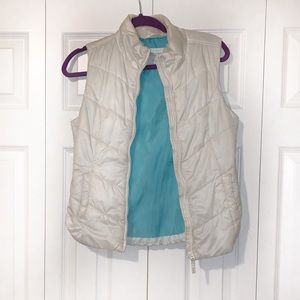 Lightweight off-white vest